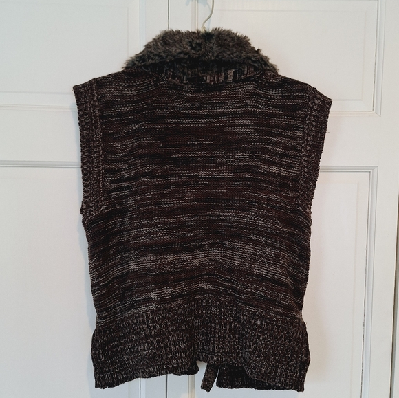 John Paul Richard faux fur collared knit vest - Picture 4 of 8